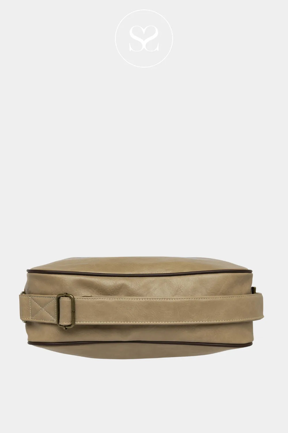 GOLA Camel Retro Bag - Redford Rich camel colourway that pairs effortlessly with any outfit.
