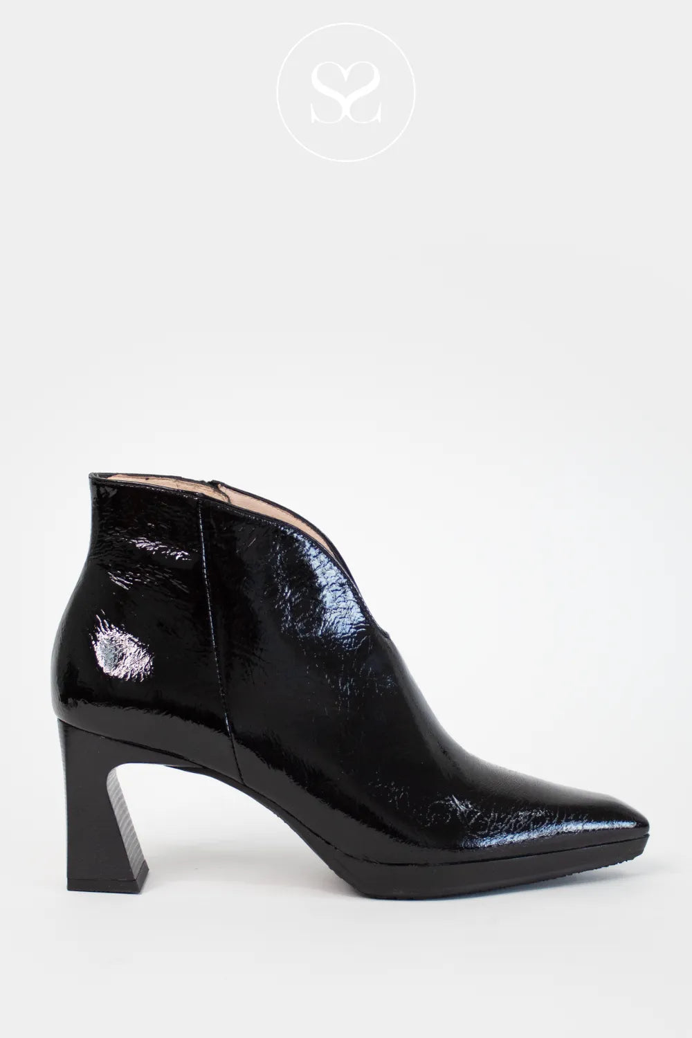 HISPANITAS BLACK PATENT PLATFORM BLOCK HEEL POINTED TOE ANKLE BOOTS HI254270 FOR WOMEN WITH LOW V CUT DETAIL 