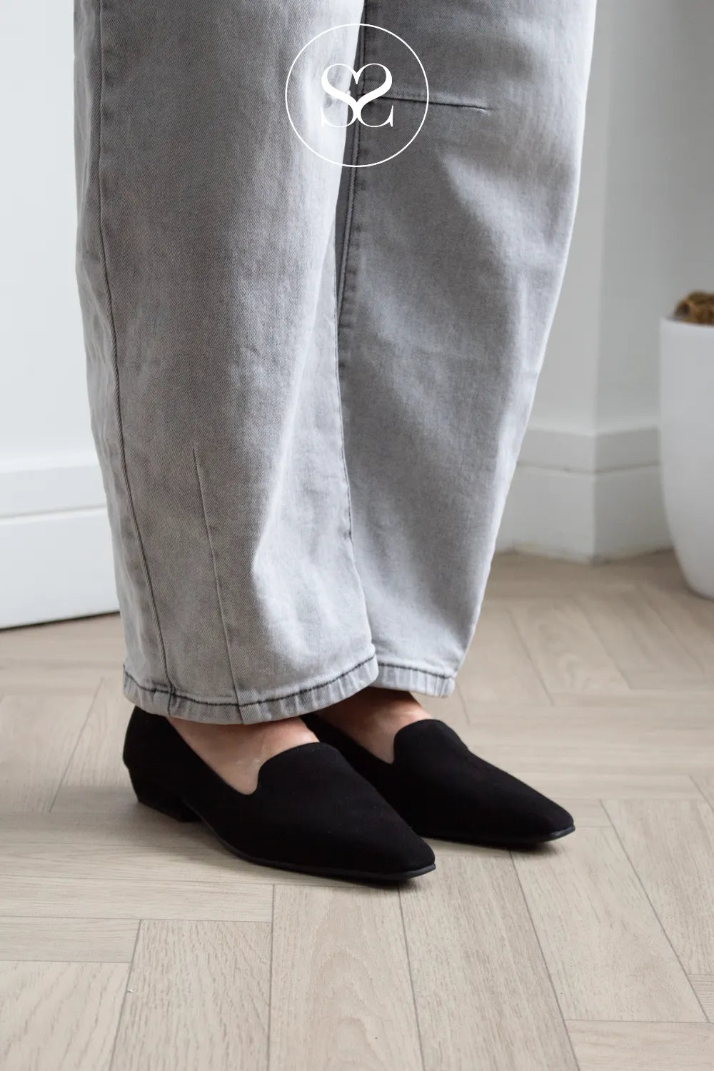 Unisa Black Suede Loafer - Dulce