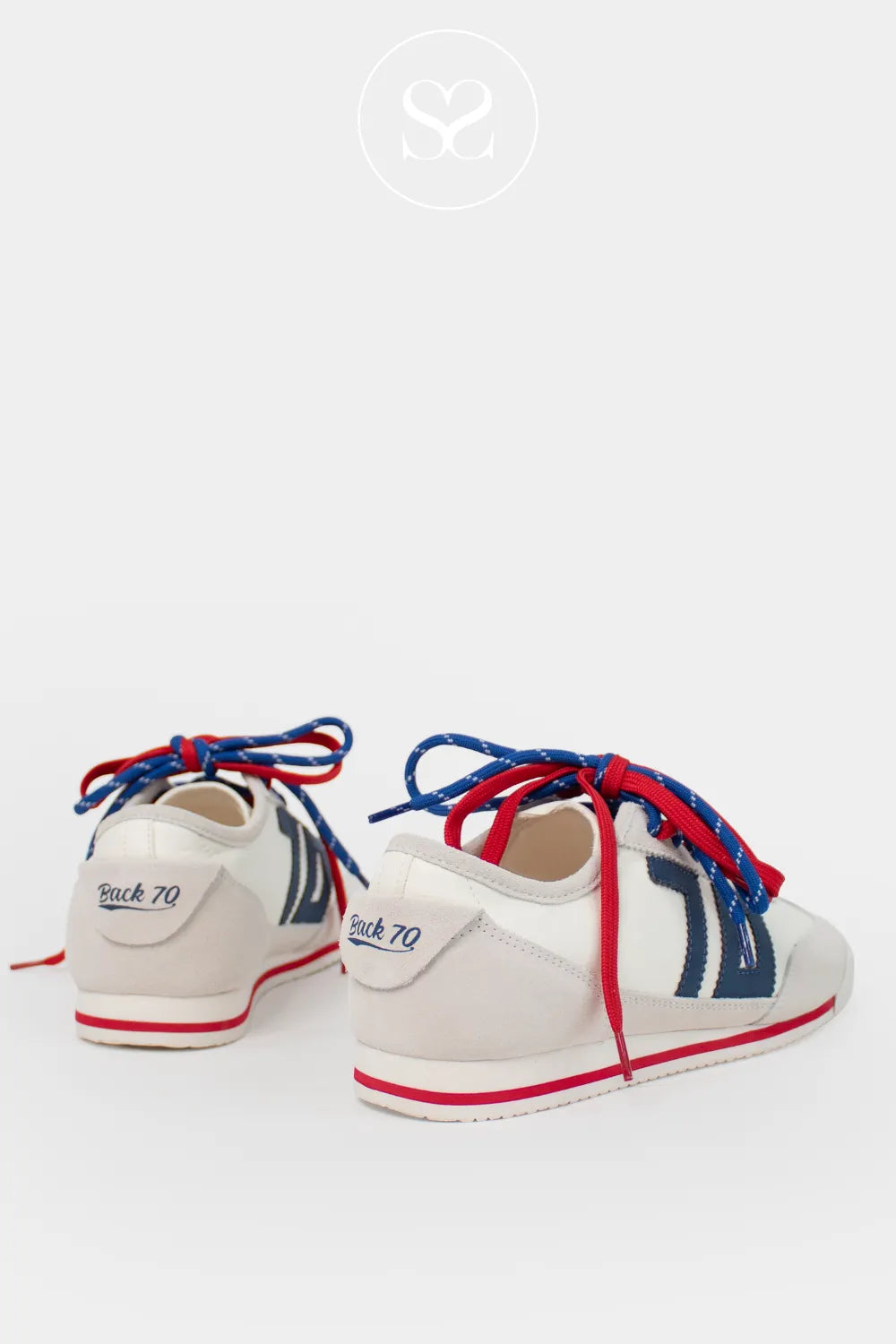 Retro sneakers with double lace