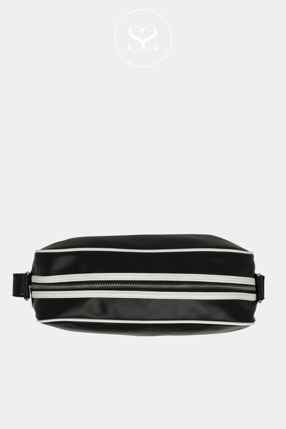 GOLA Black Retro Bag - Redford Durable, easy-to-clean outer material for long-lasting wear.