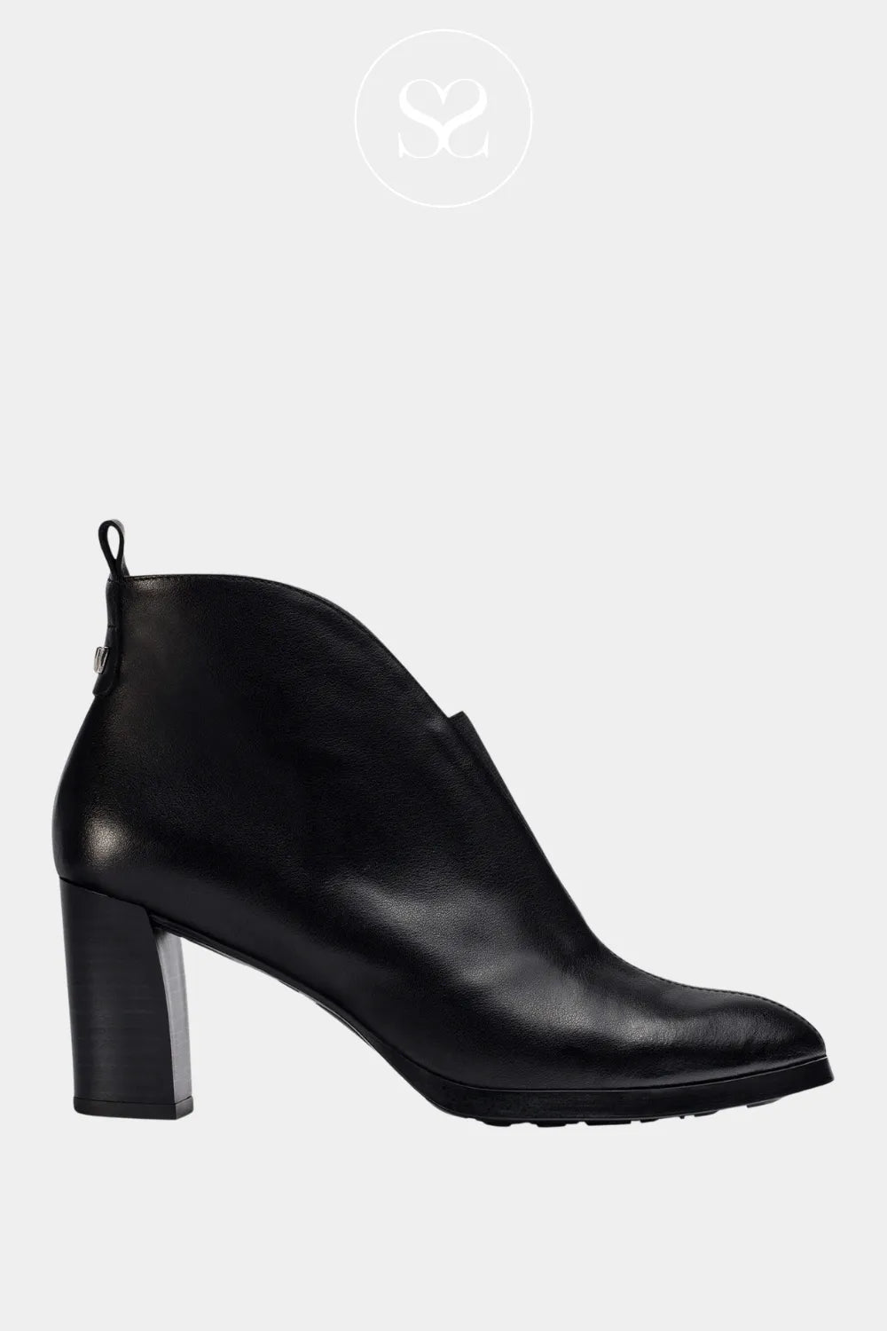 WONDERS BLACK POINTED BLOCK HEEL ANKLE BOOT - L-1112