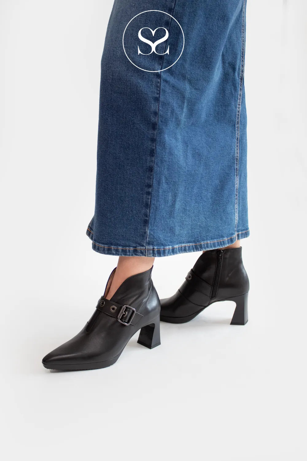 HISPANITAS BLACK LEATHER BLOCK HEEL POINTED TOE BOOTS HI254244