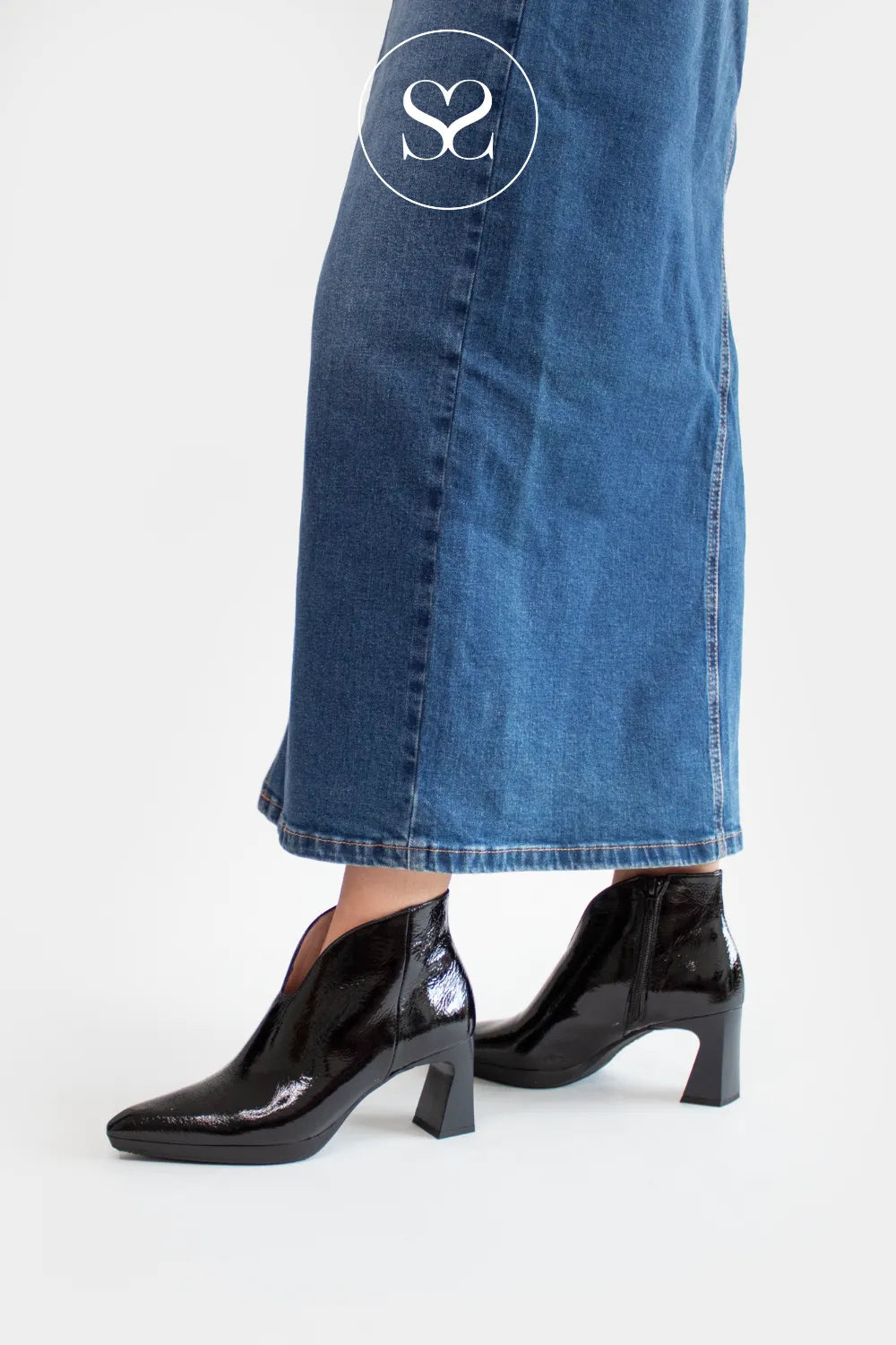 HISPANITAS BLACK PATENT PLATFORM BLOCK HEEL POINTED TOE ANKLE BOOTS HI254270