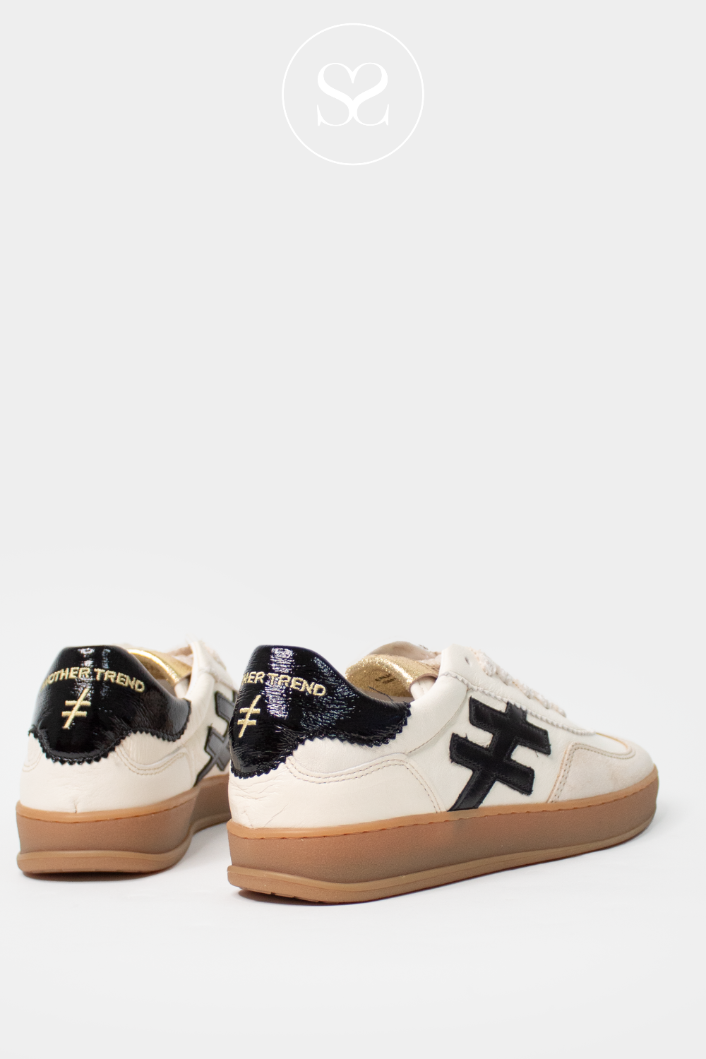 ANOTHER_TREND_A032_353_OFF_WHITE_AND_BLACK_SLIM_FASHION_RUNNERS_WITH_LOGO_AND_PATENT_BLACK_HEEL_CAP