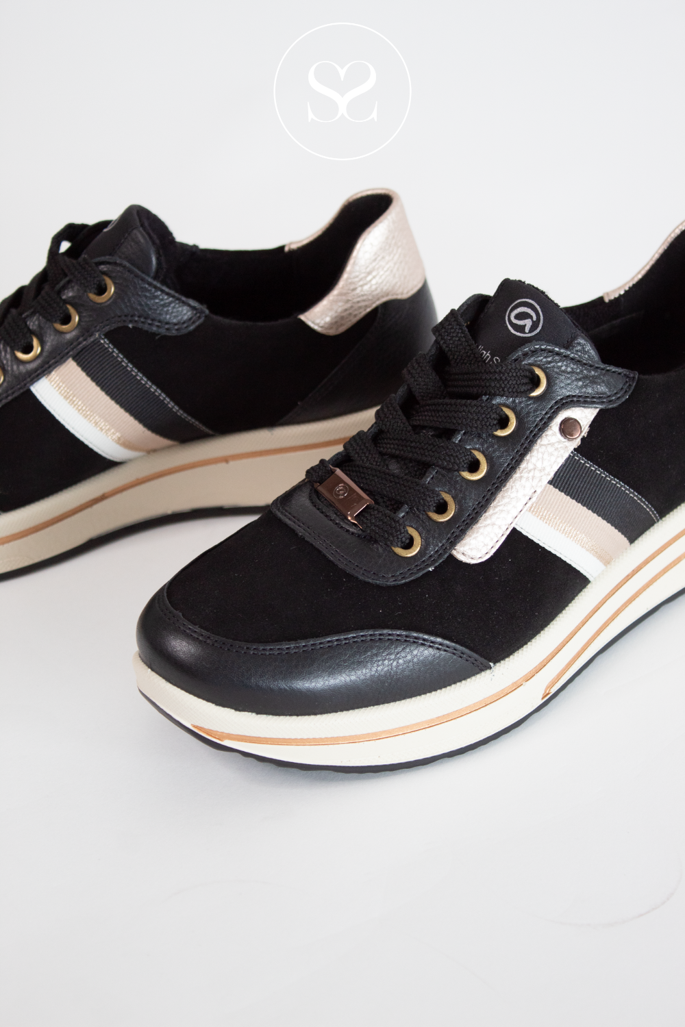 Black Runners with side stripe from Ara