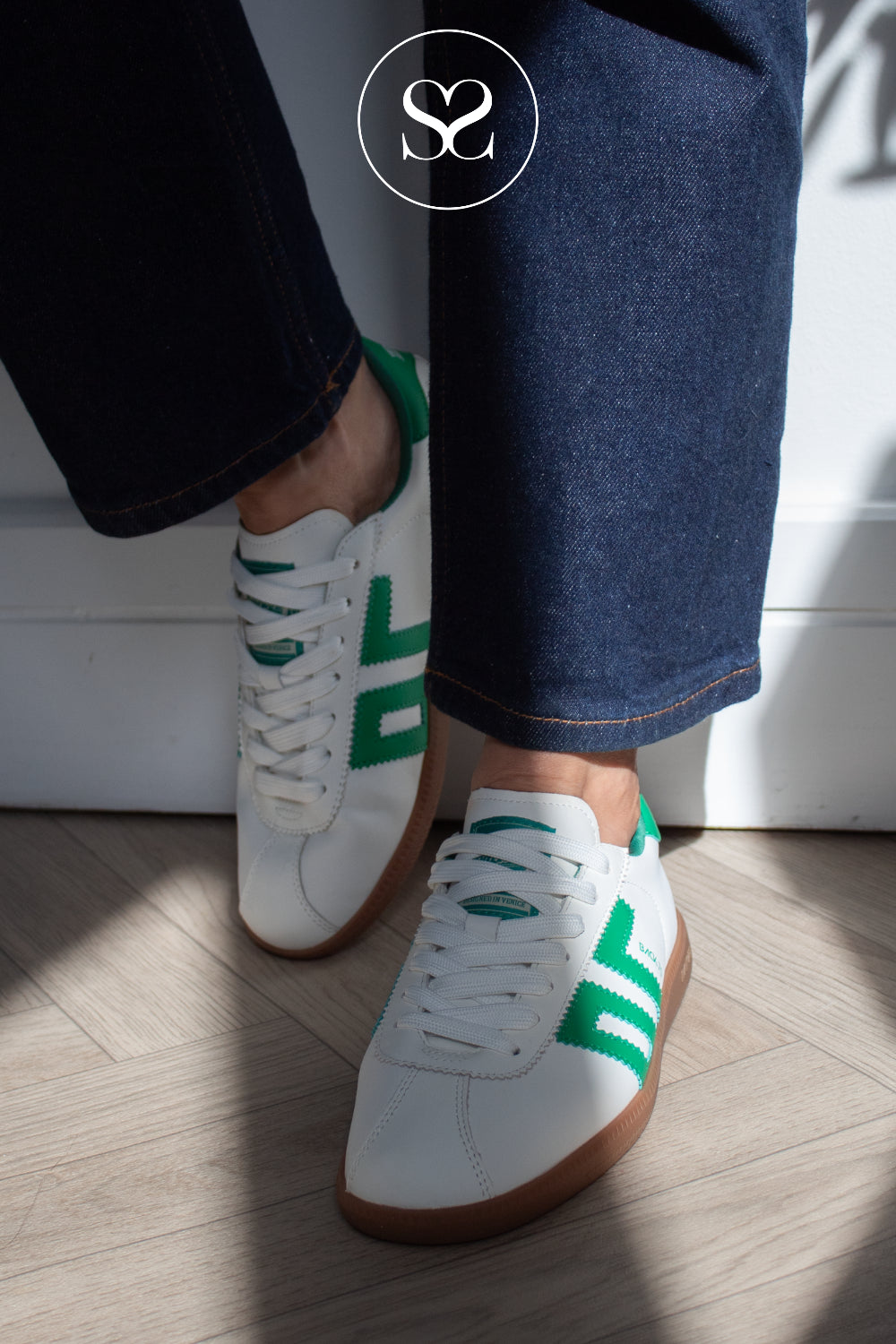 back 70 white trainers with gum sole and green accents, slimline fit for women - Shelly