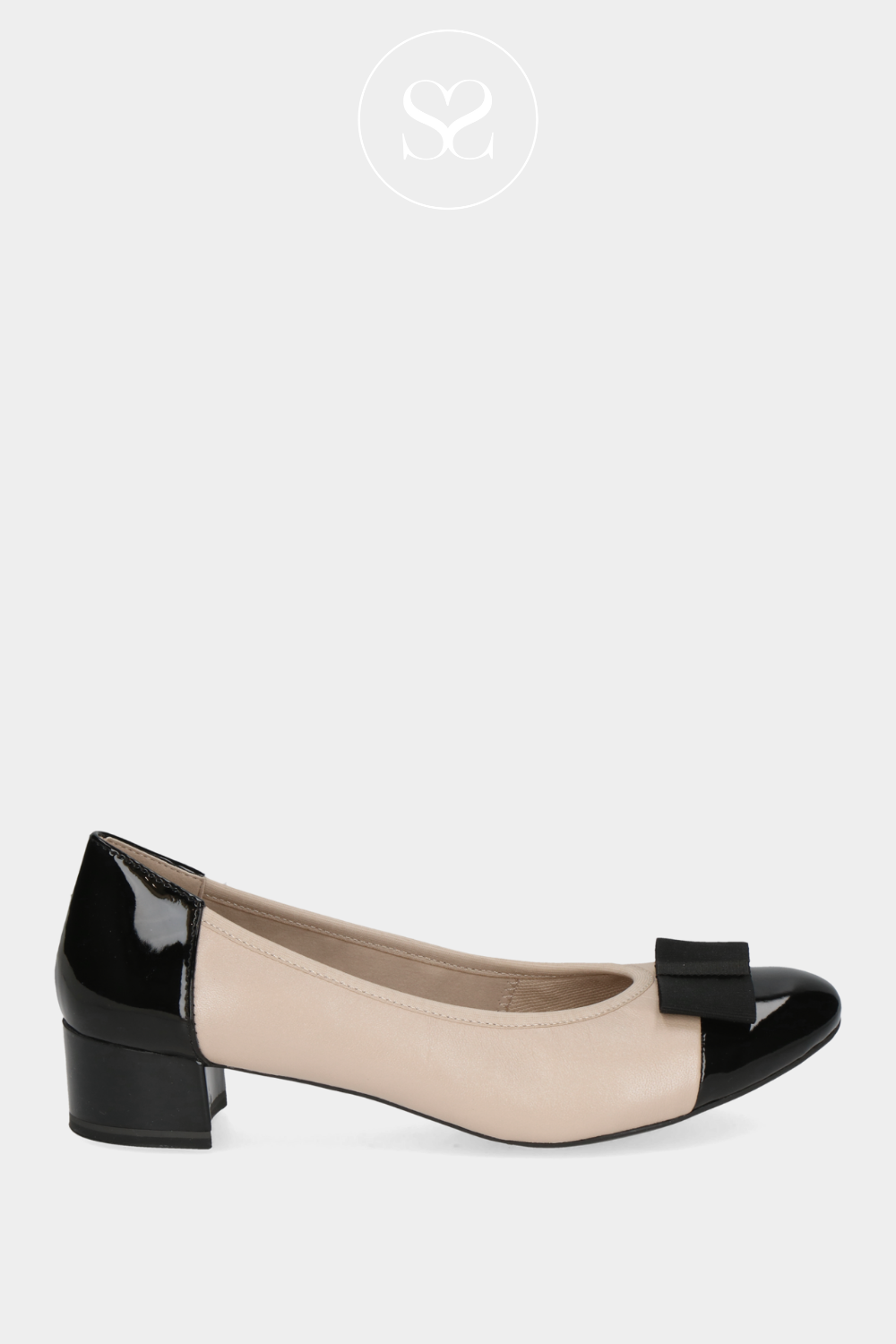 CAPRICE 9-22307-42 BLACK AND CREAM HEELED PUMP. LOW HEEL SHOE WITH BLACK BOW 
