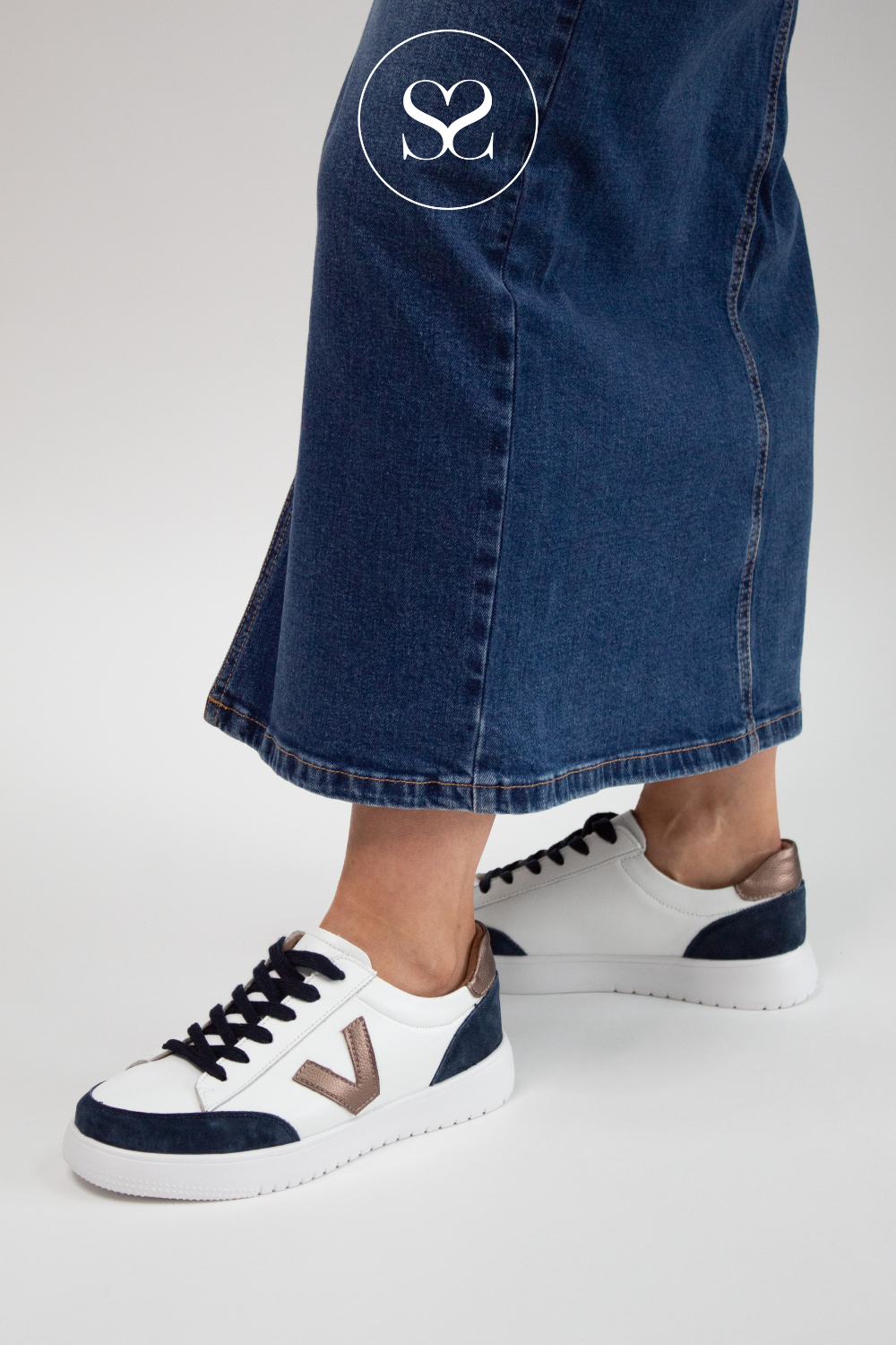 DRILLEYS EIGHTY ONE WHITE FLATFORM SNEAKERS WITH NAVY BLUE TOE CAP AND BRONZE V
