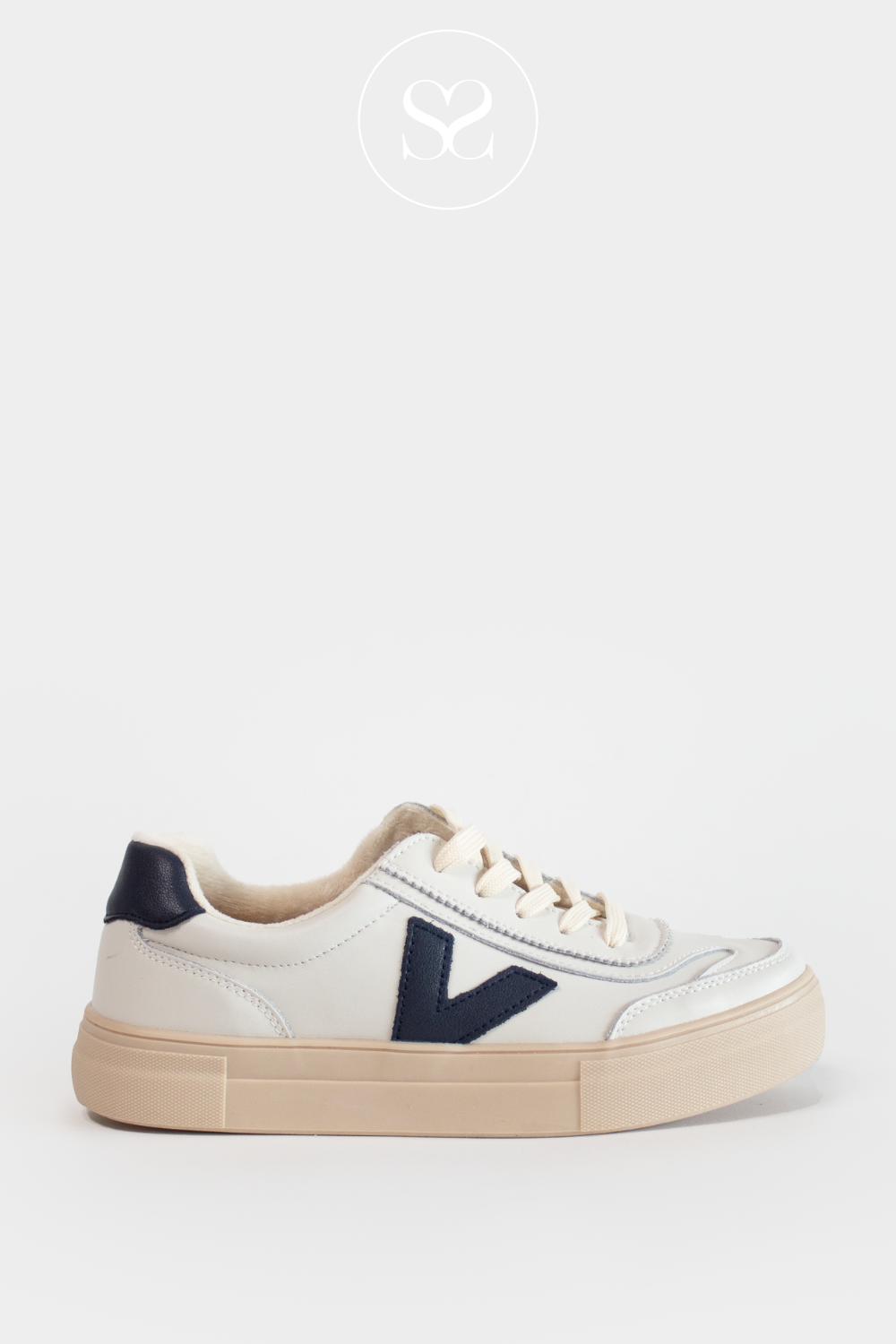 DRILLEYS EIGHTY WHITE AND NAVY TRAINERS