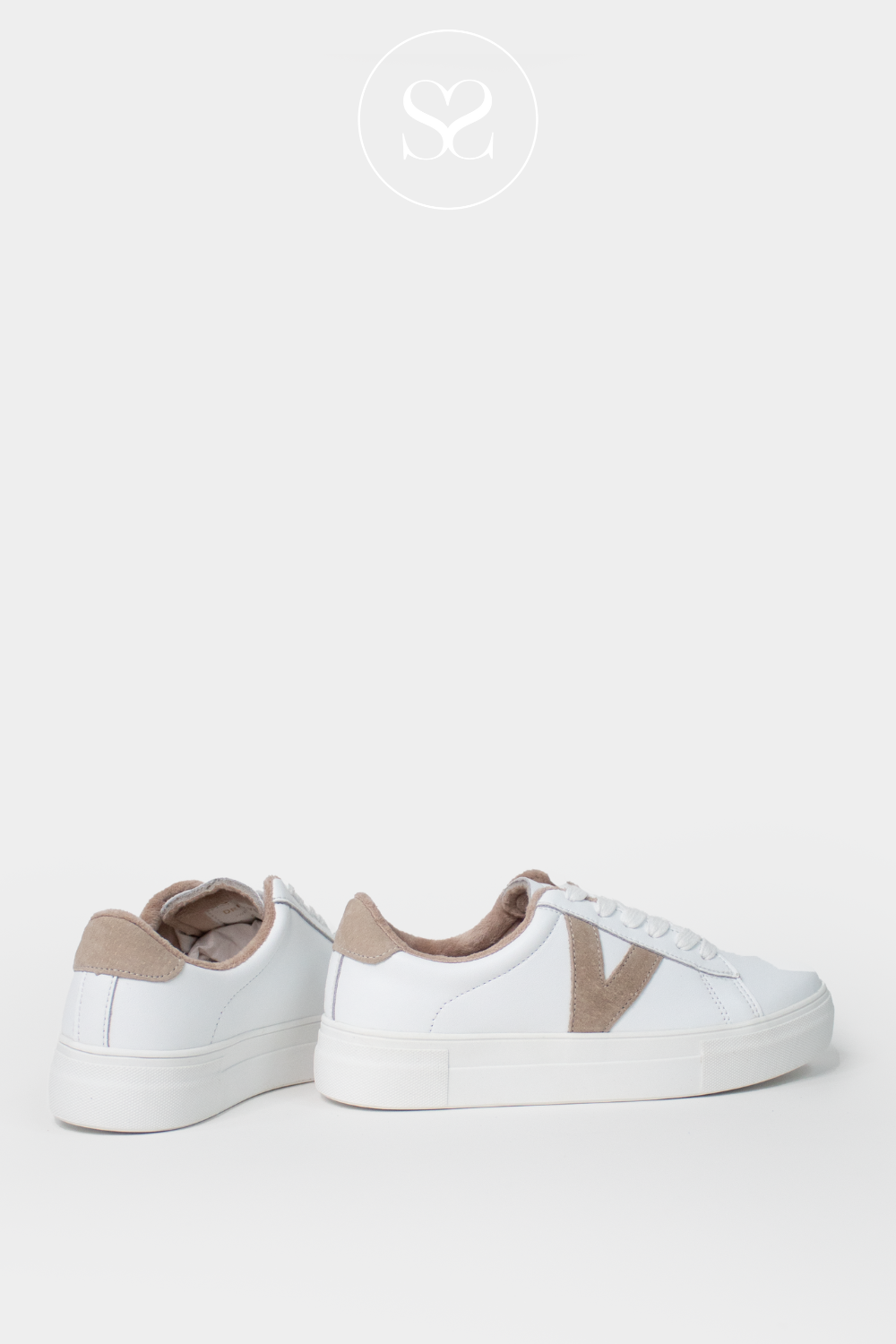 DRILLEYS TWENTY ONE WHITE SOLE WITH CAMEL SUEDE V DETAIL WHITE TRAINER.DETAIL 