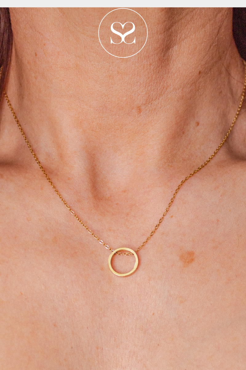 EMMY 01M GOLD THIN NECKLACE WITH GOLD CIRCLE DETAIL