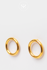 EMMY 04 GOLD CIRCLE STUD EARRINGS