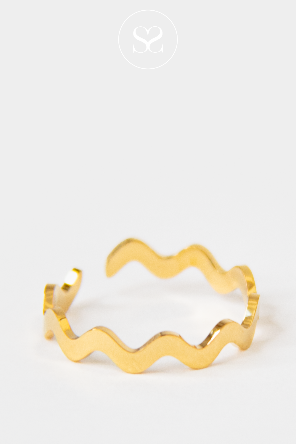 EMMY 04 GOLD SCALLOPED WAVE RING