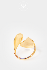 EMMY-05-GOLD CROSSOVER RING