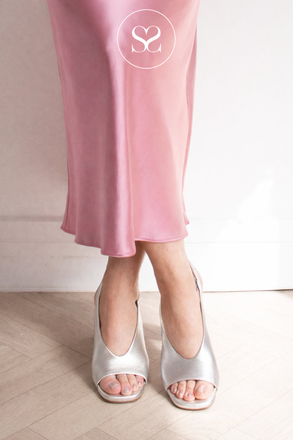 woman wearing unisa mondy silver sandals