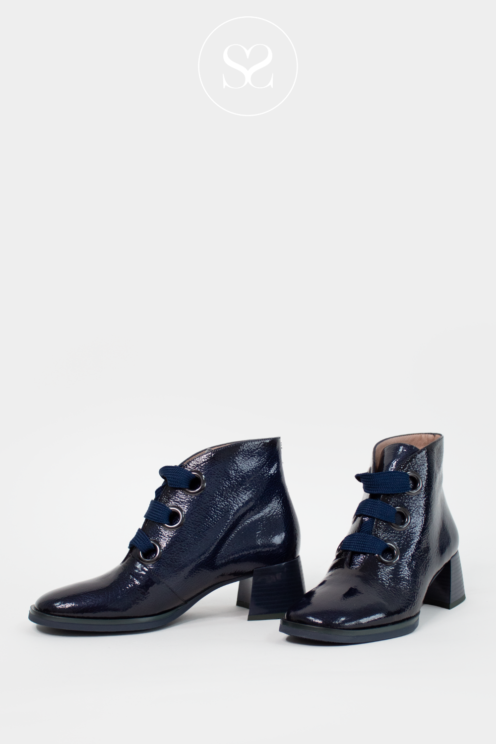 HISPANITAS HI243635 NAVY PATENT LEATHER LACE UP ANKLE BOOT