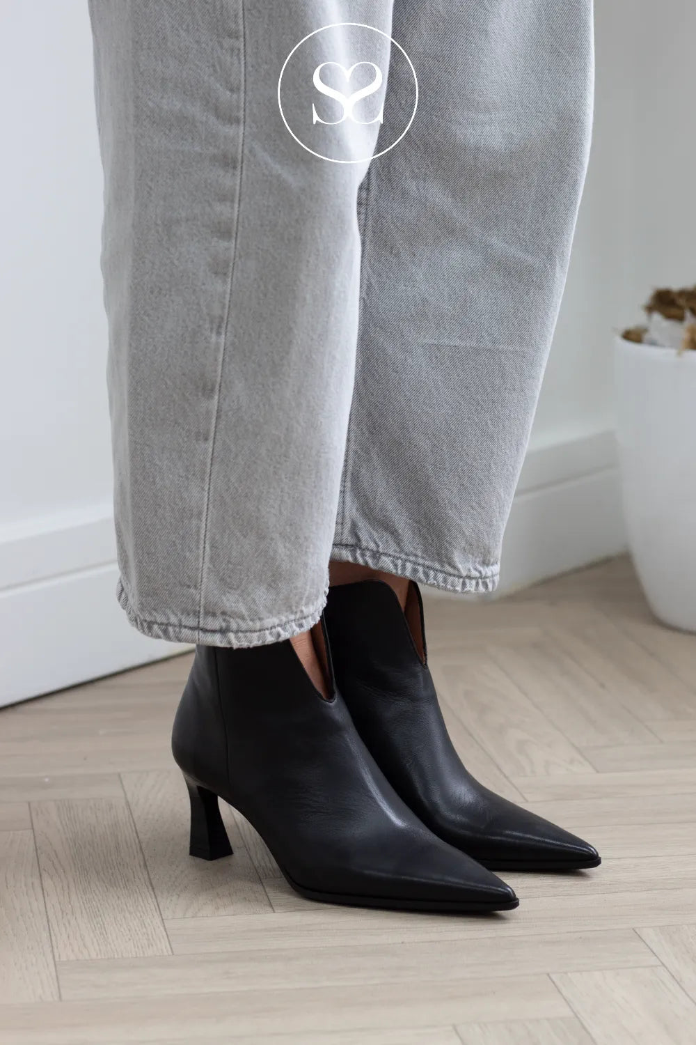 Hispanitas Black Pointed Toe Ankle Boots HI265076