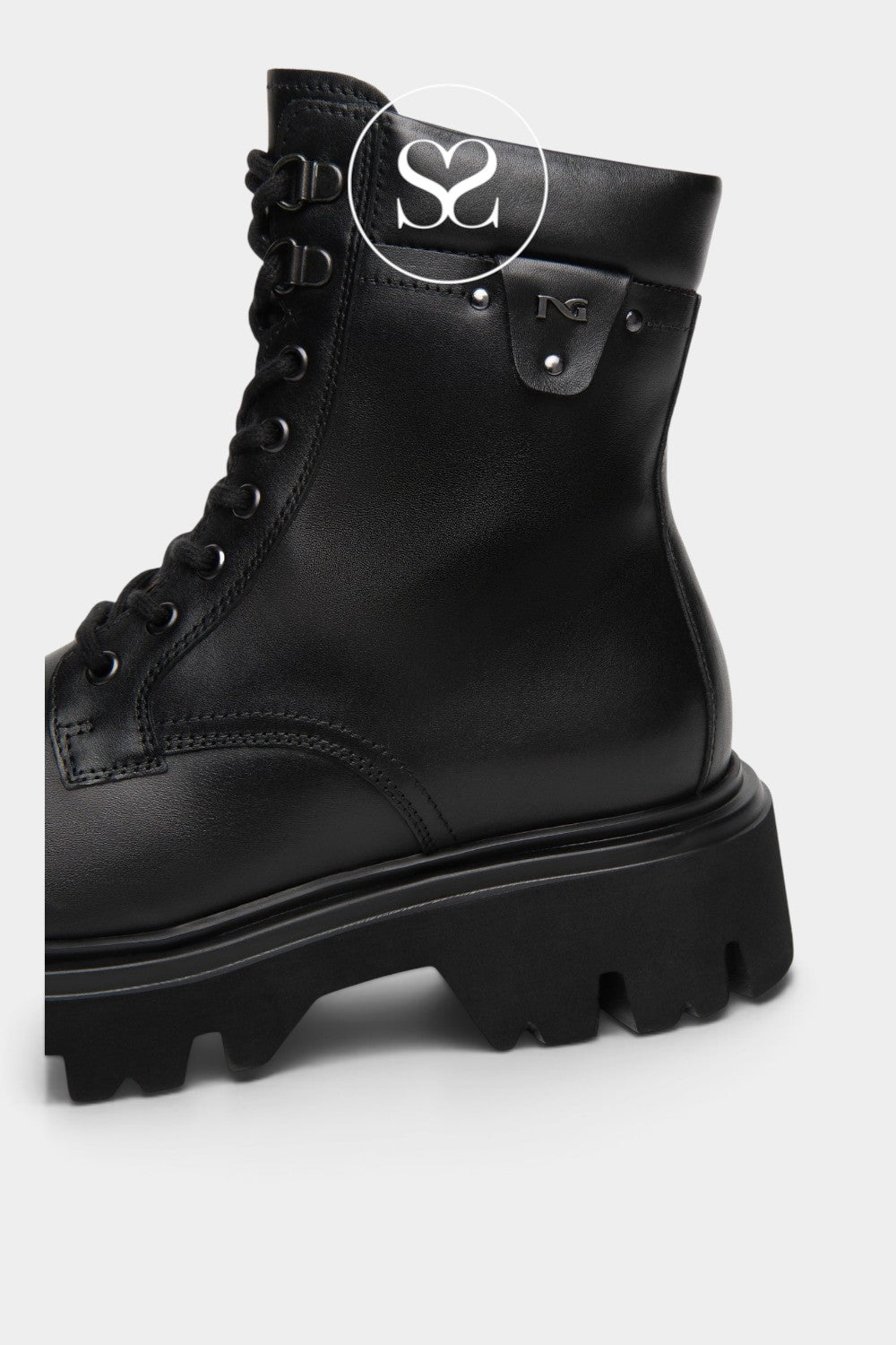 Chunky biker boots with nero giardini logo on the side