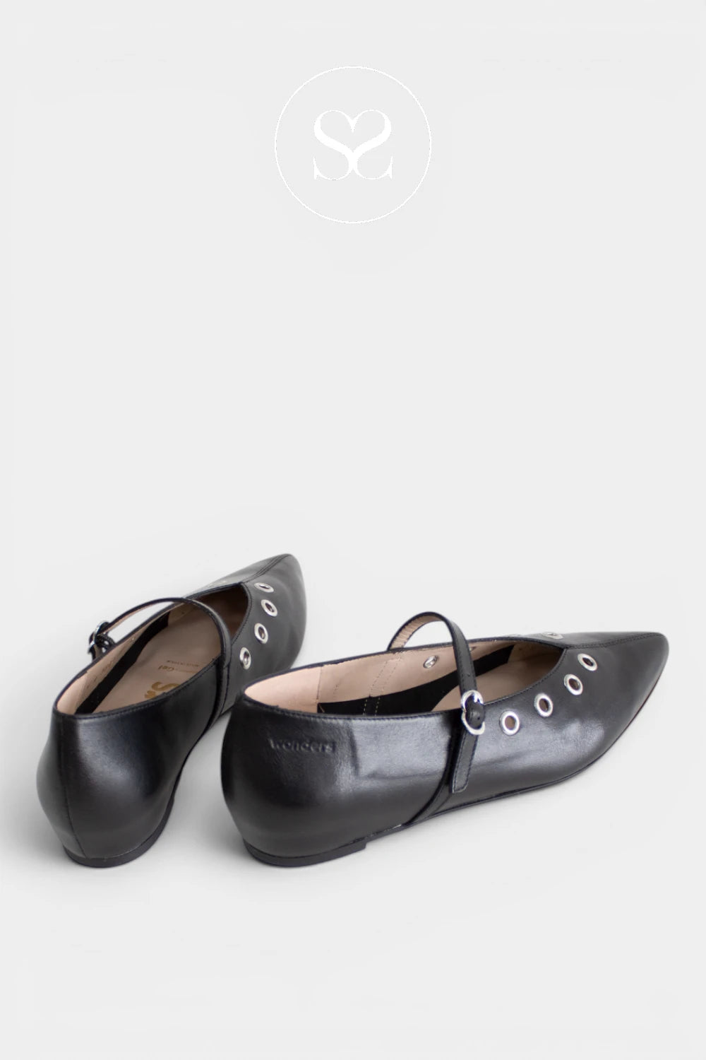 Wonders black leather mary jane style ballet flats - comfortable for all day wear