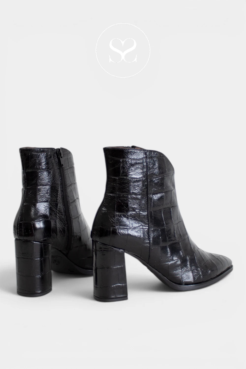 Smart black ankle boots for women combining a high-shine finish, pointed toe and chunky heel, ideal for work, evenings and occasion wear.