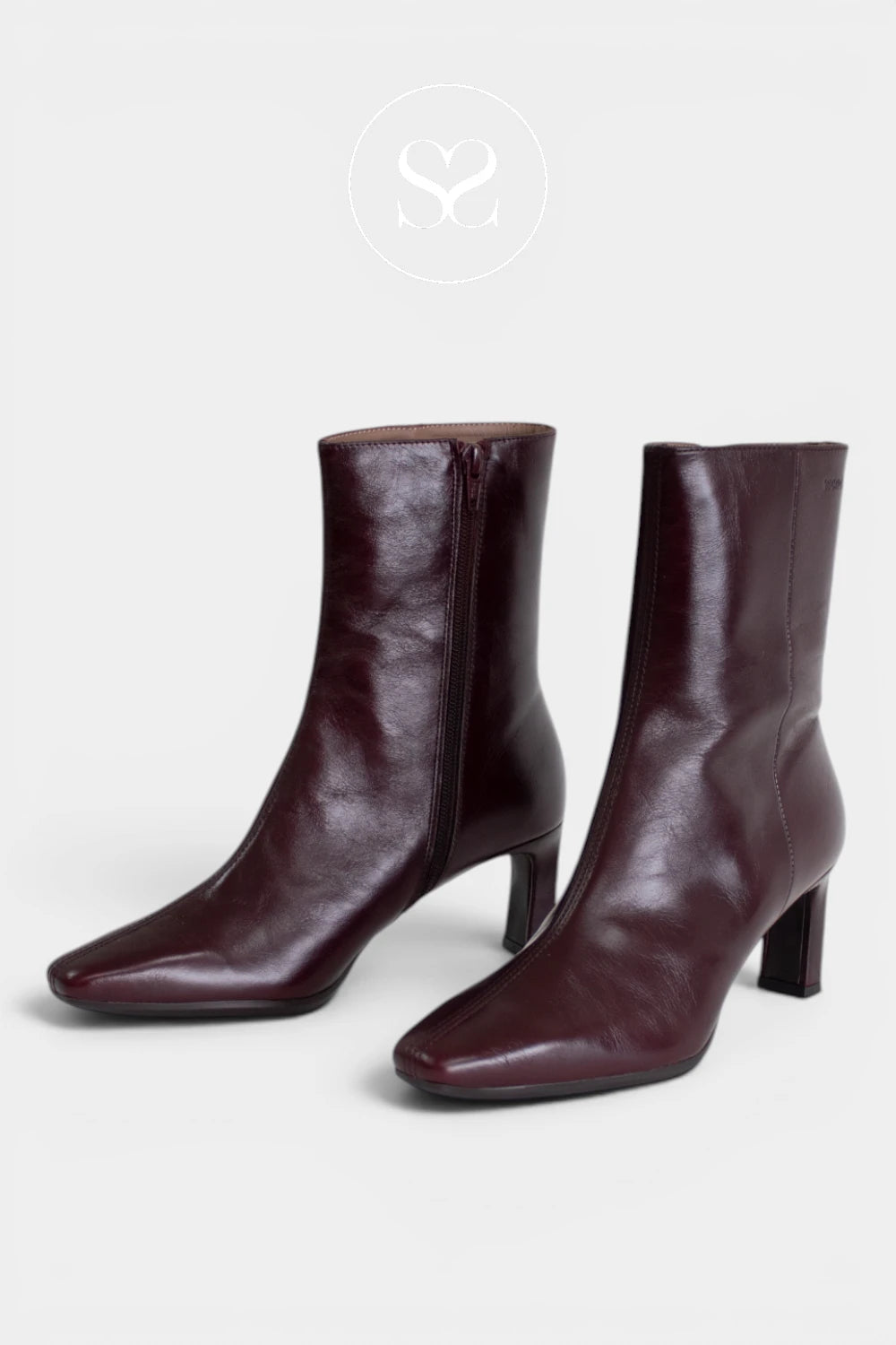 Burgundy/Wine dress boots with a smooth leather upper and inside zip fastening for easy everyday wear.