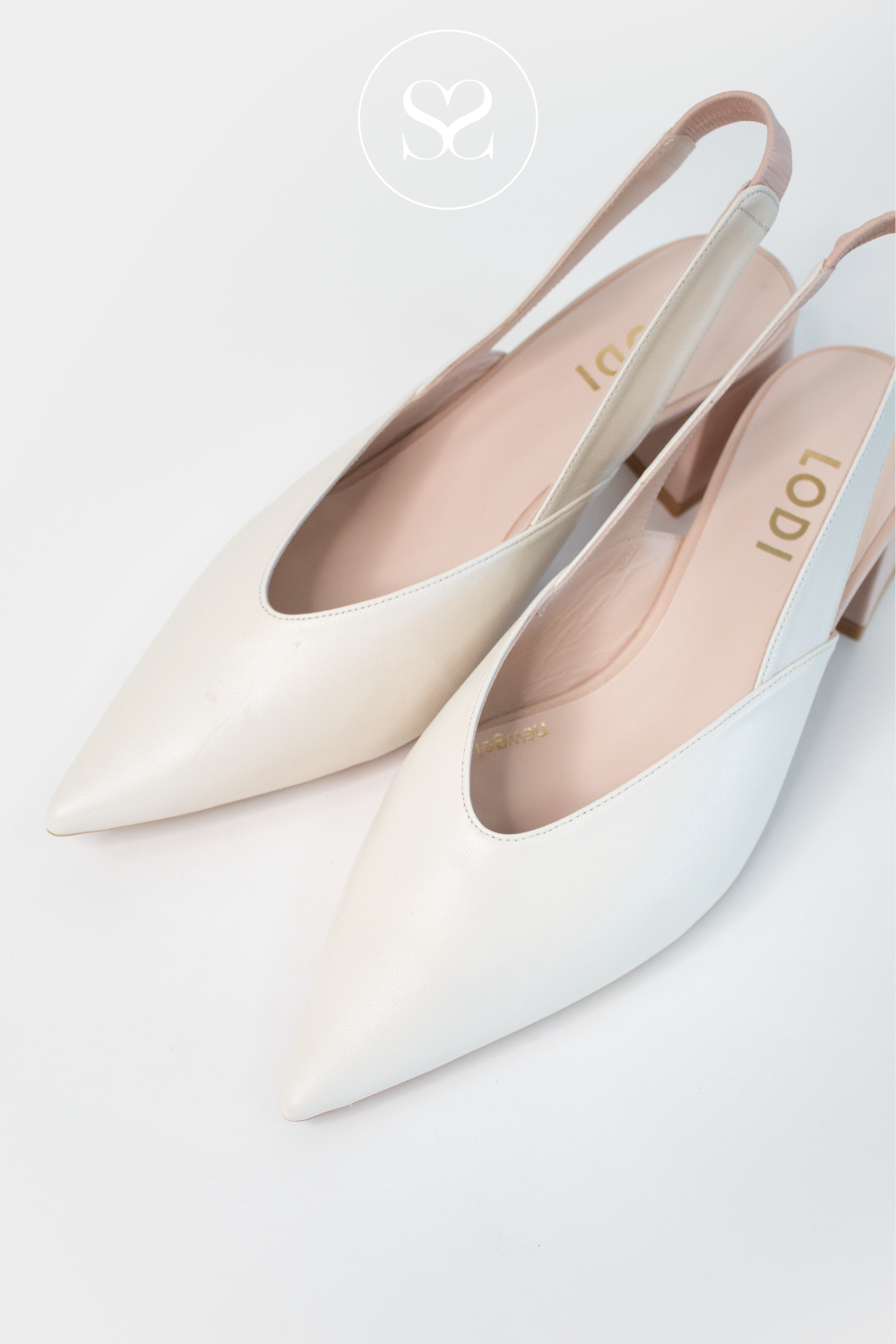 LODI CHISTA CREAM POINTED TOE LEATHER SLINGBACK WITH ADJUSTABLE SLINGBACK. NUDE BLOCK HEEL. SUMMER HEELED SHOE
