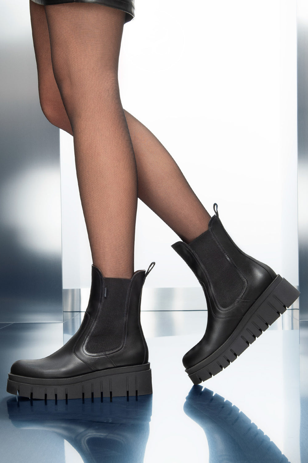 NERO GIARDINI BLACK LEATHER WEDGE CHELSEA BOOTS I309090D