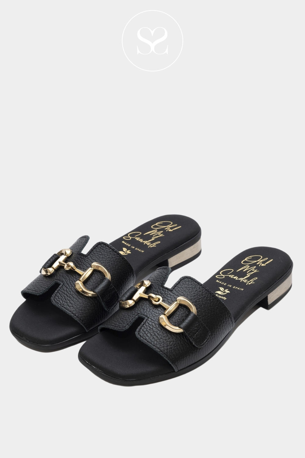 OH MY SANDALS 5340 BLACK LEATHER FLAT SLIDER SANDALS WITH SMALL HEEL AN GOLD CHAIN BUCKLE