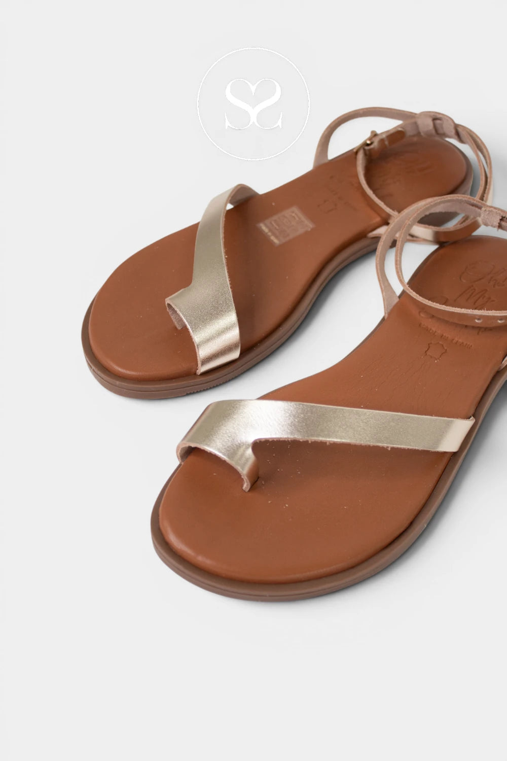 COmfortable gold sandals from Oh My Sandals 2026 collection with toe ring and ankle strap