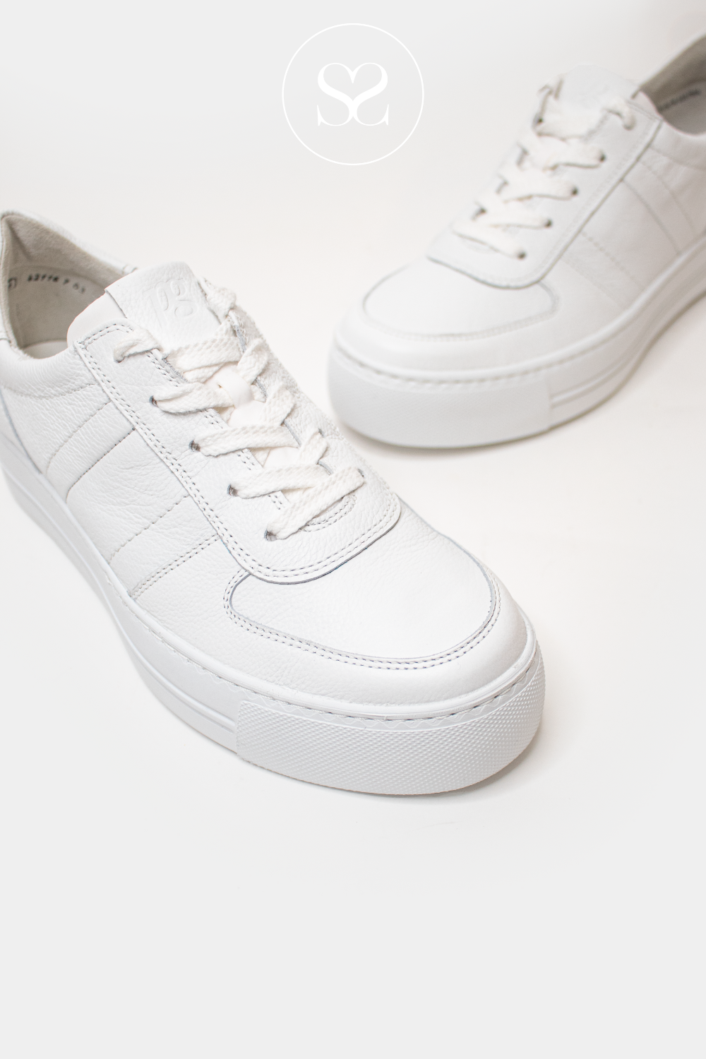 White hot sale trainer shoes