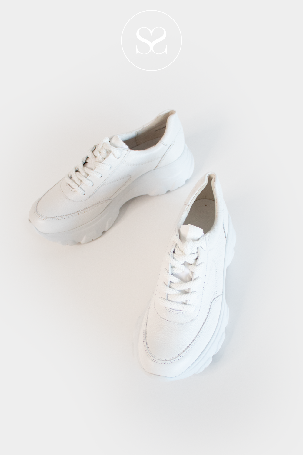 White leather chunky trainers discount