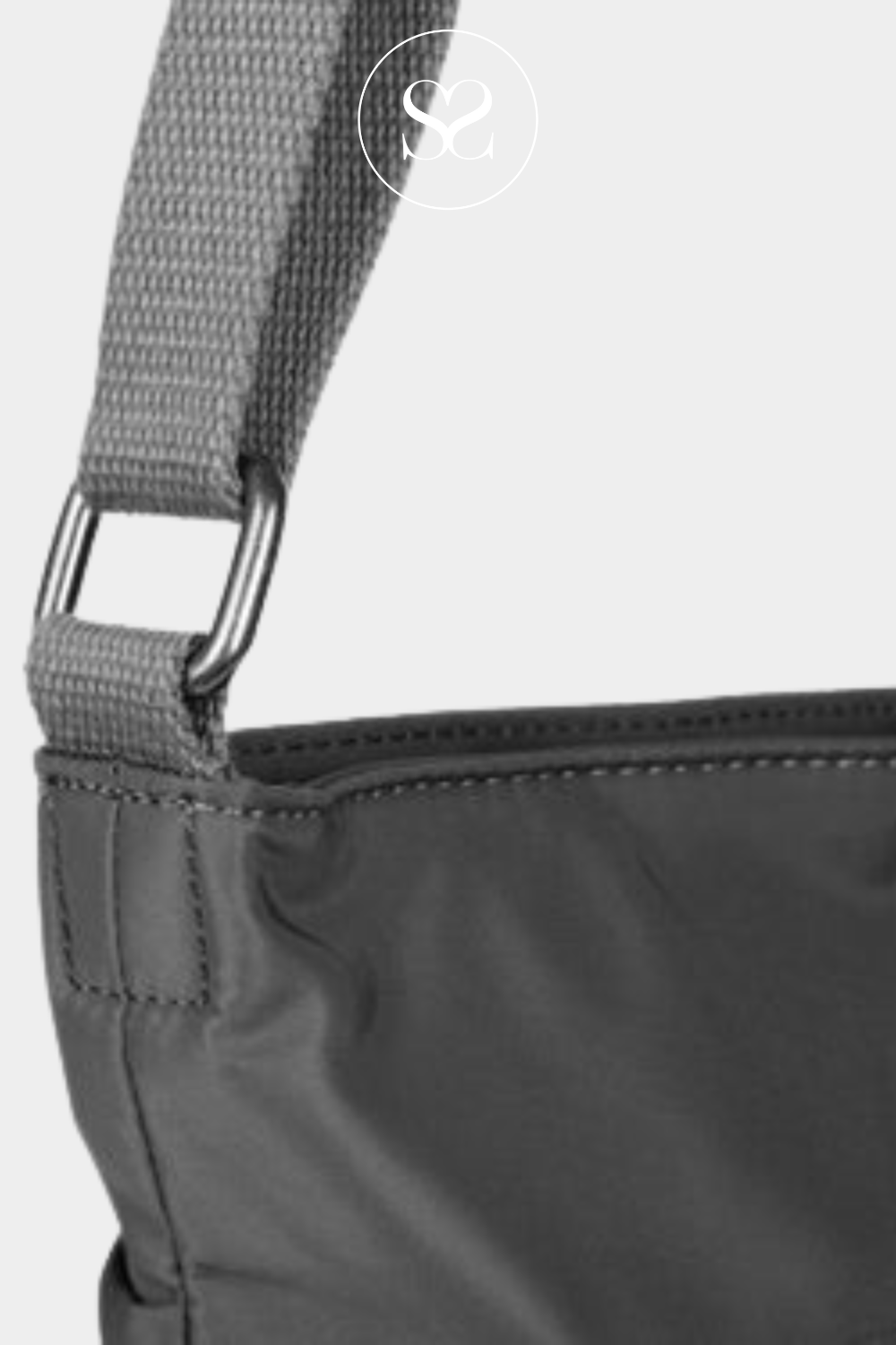 ROKA KENNINGTON B GRAPHITE(DARK GREY) CROSSBODY BAG