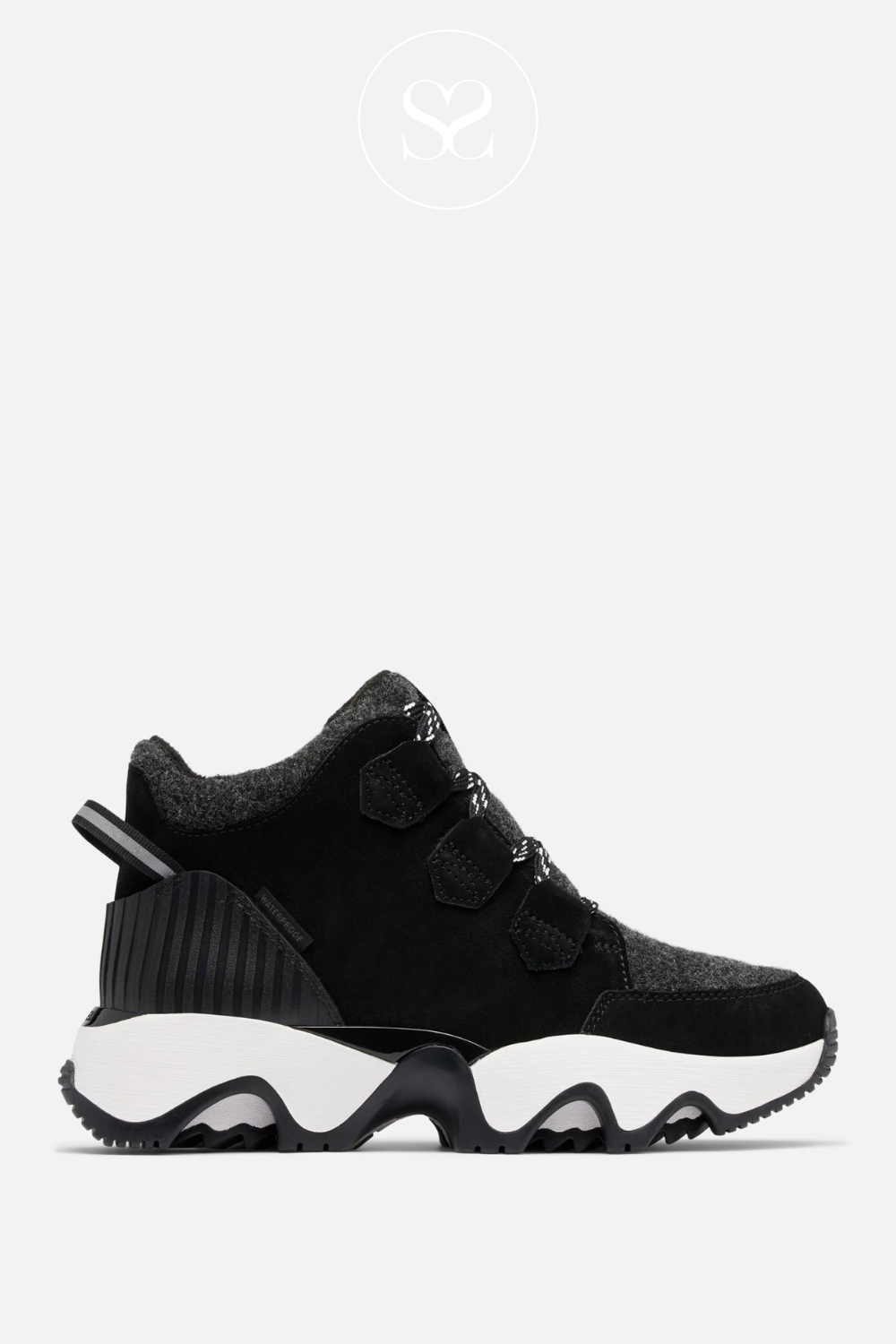 WATERPROOF BLACK INSULATED BOOTS