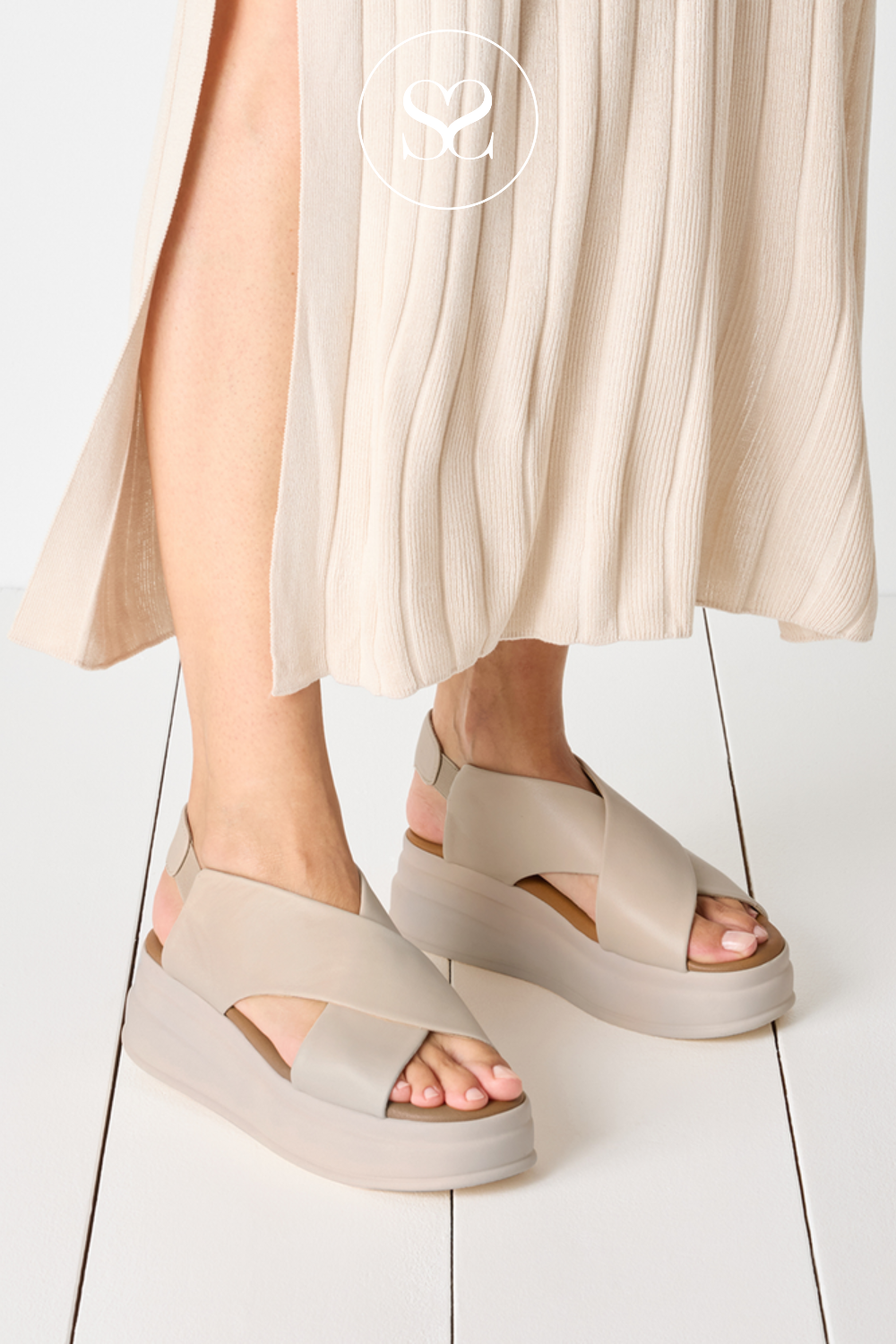 TAMARIS 1-28303-44 IVORY LEATHER THICK STRAP WEDGE SANDALS