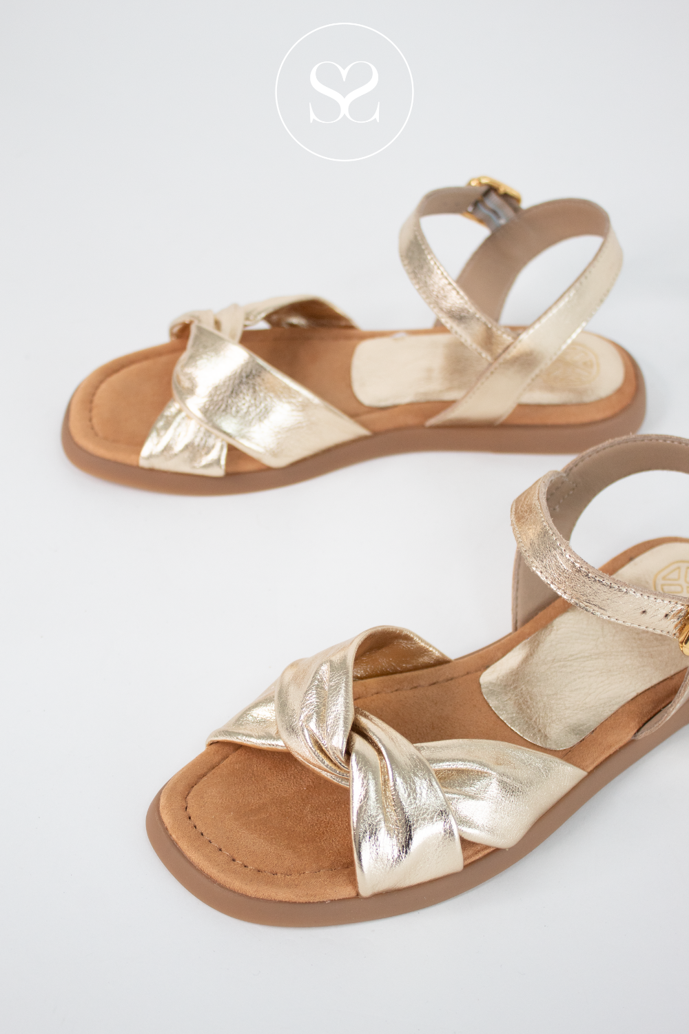 UNISA CAMBEL GOLD METALLIC FLAT SUMMER SANDALS WITH ADJUSTABLE ANKLE STRAP AND KNOTTED FRONT STRAP