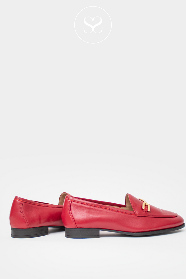 UNSIA DAIMIEL RED FLAT LOAFER WITH BLACK SOLE AND GOLD CHAIN