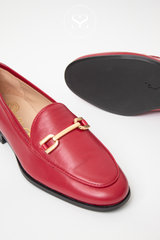 UNSIA DAIMIEL RED FLAT LOAFER WITH BLACK SOLE AND GOLD CHAIN