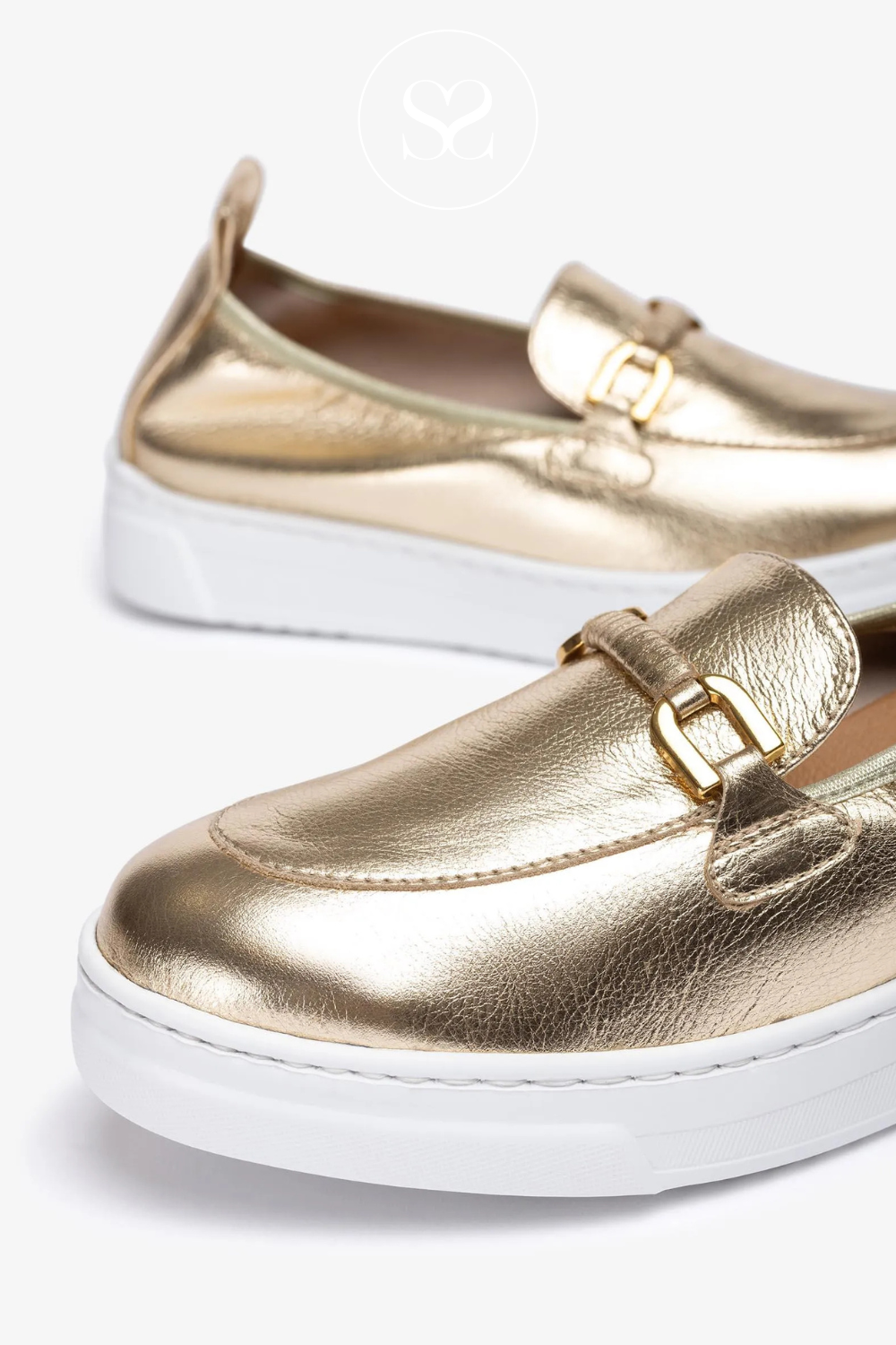 UNISA FORMAL DOFT GOLD METALLIC LEATHER SLIP ON SHOE WITH WHITE OLE AND GOLD CHAIN BUCKLE