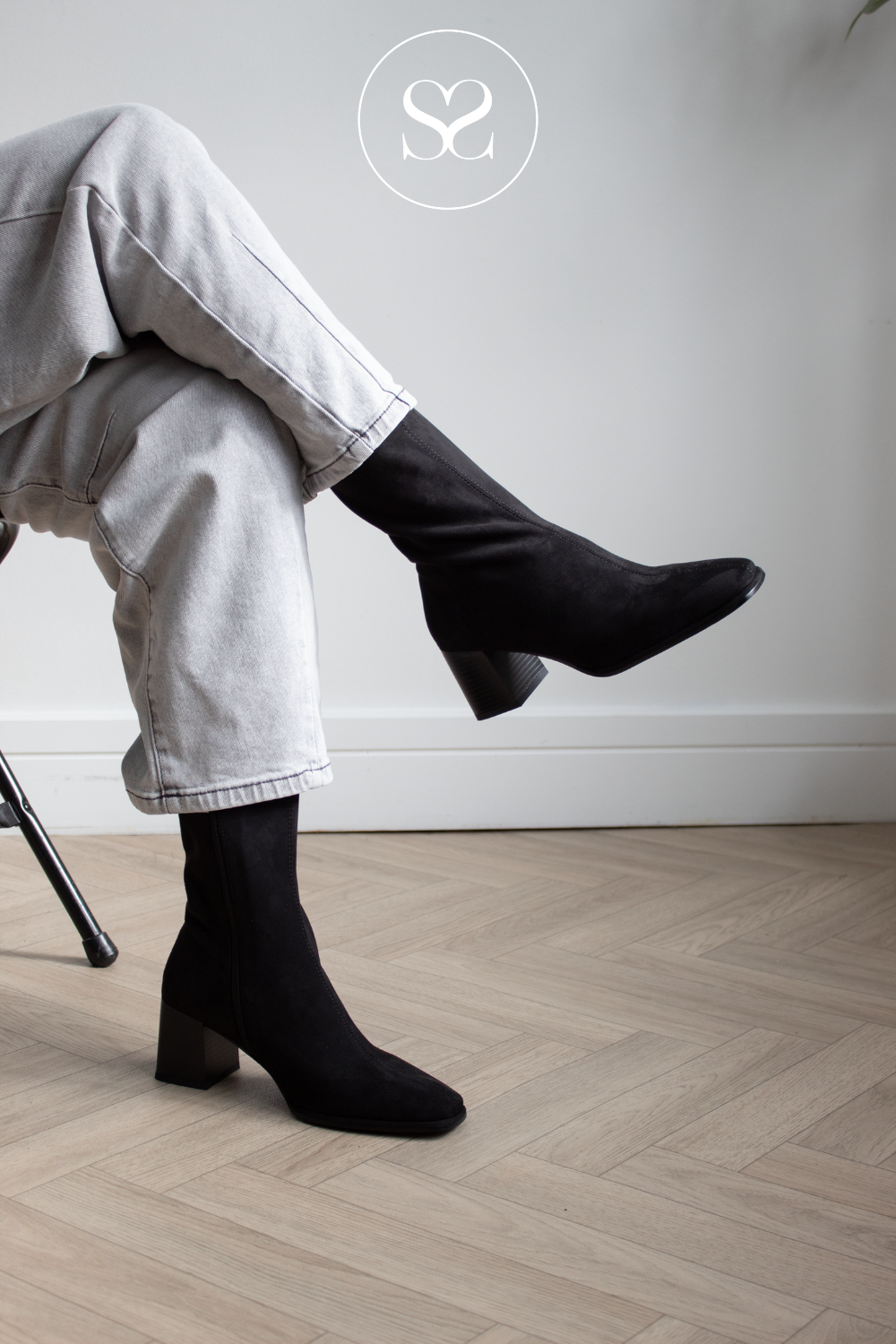 Lodi Black suede block heel ankle boots - Heka