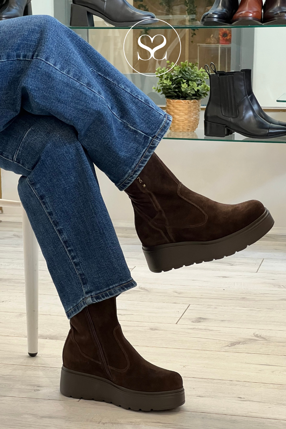Nero Giardini Brown Suede Wedge Boots - I618111D