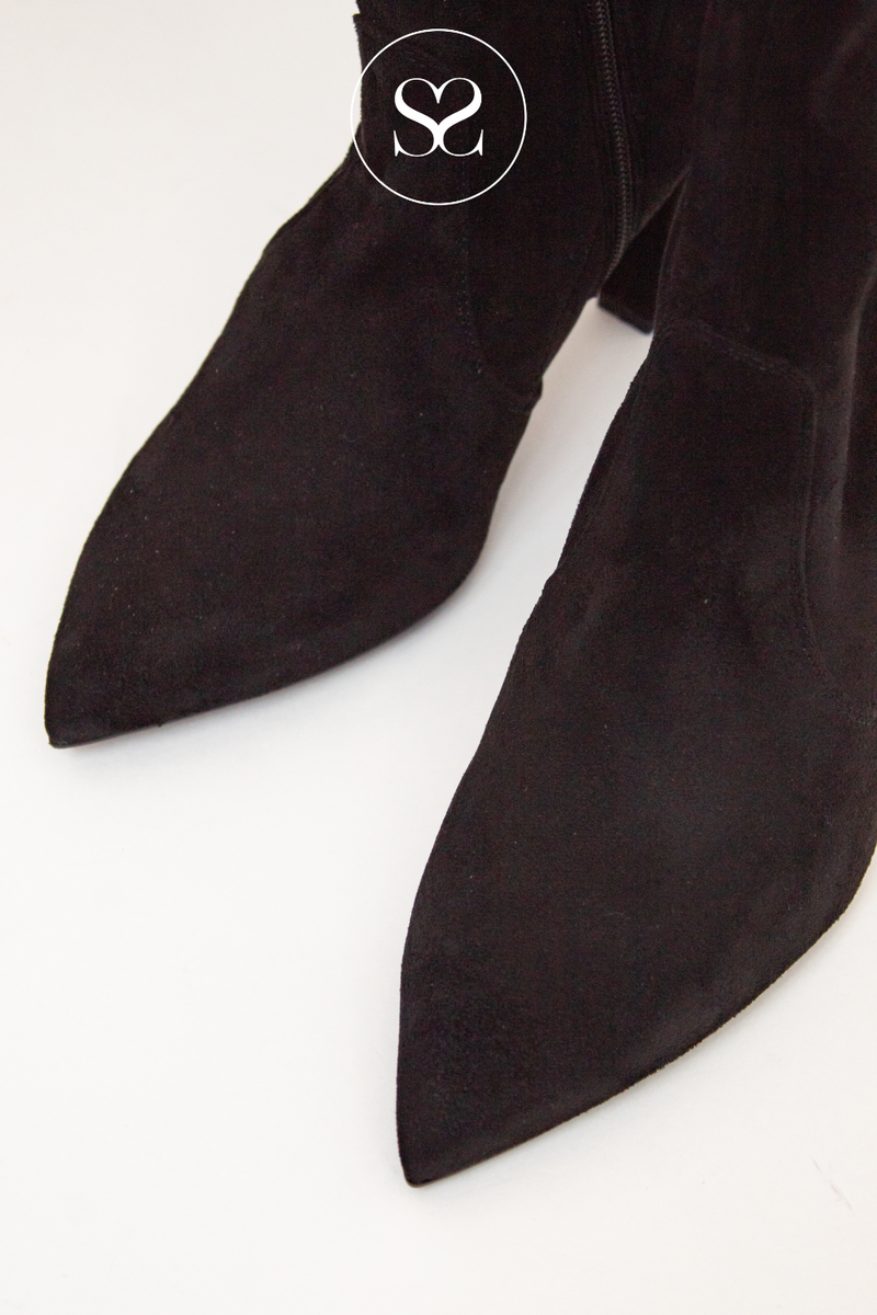 pointed toe suede boots from Unisa
