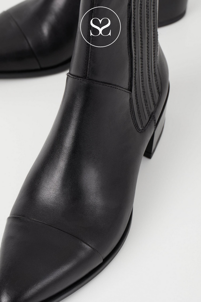 VAGABOND MARJA BLACK LEATHER ANKLE PULL ON BOOT WITH ELASTICATED SIDE PANELS. WESTERN STYLE.