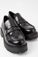 VAGABOND COSMO CHUNKY LOAFER. SLIP ON LEATHER CHUNKY SOLE LOAFER.