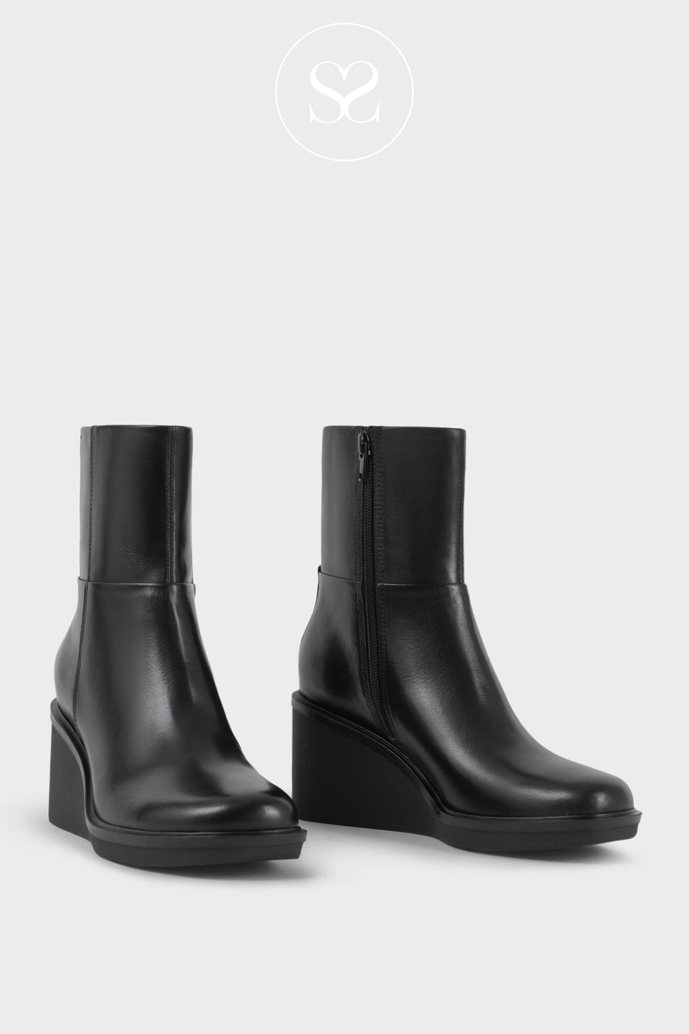 VAGABOND DEENA 5832-101 BLACK LEATHER WEDGE ANKLE BOOT WITH INSIDE ZIP.