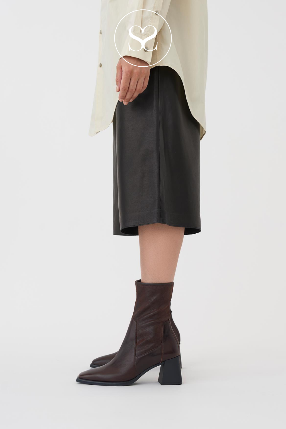 VAGABOND HEDDA 5602-302 DARK BROWN LEATHER SQUARE TOE BLOCK HEEL SOCK ANKLE BOOTS.