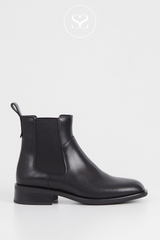 VAGABOND SHEILA BLACK LEATHER CHELSEA ANKLE PULL ON BOOT WITH ELASTICATED SIDE PANELS