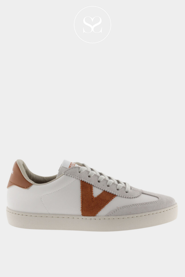 VICTORIA 1-126184 OFF WHITE/RUST TRAINER WITH A SUEDE TOE AND LACES