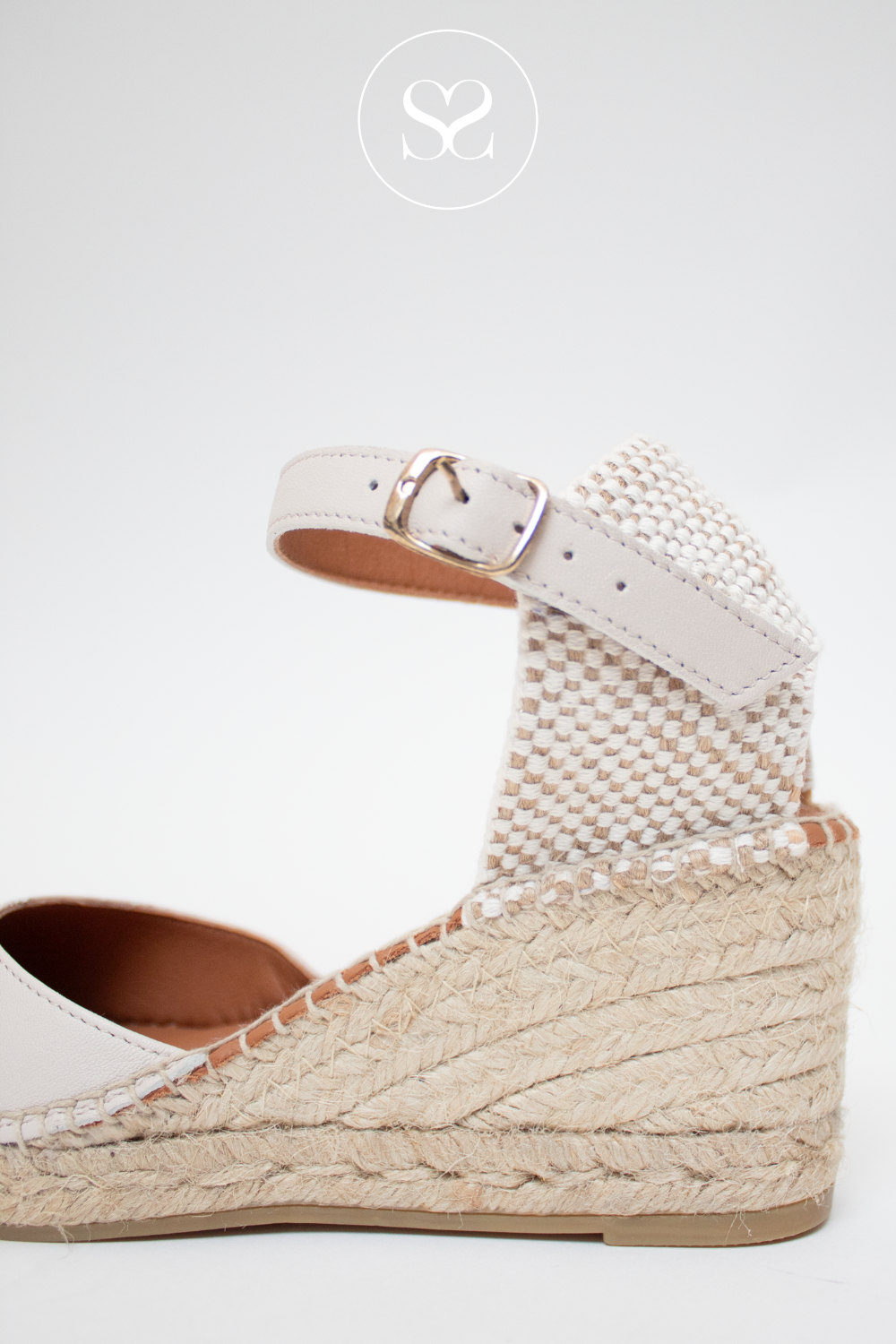 VIGUERA 1743 CREAM LEATHER LOW WEDGE ESPADRILLE WITH BUCKLE STRAP AT FRONT