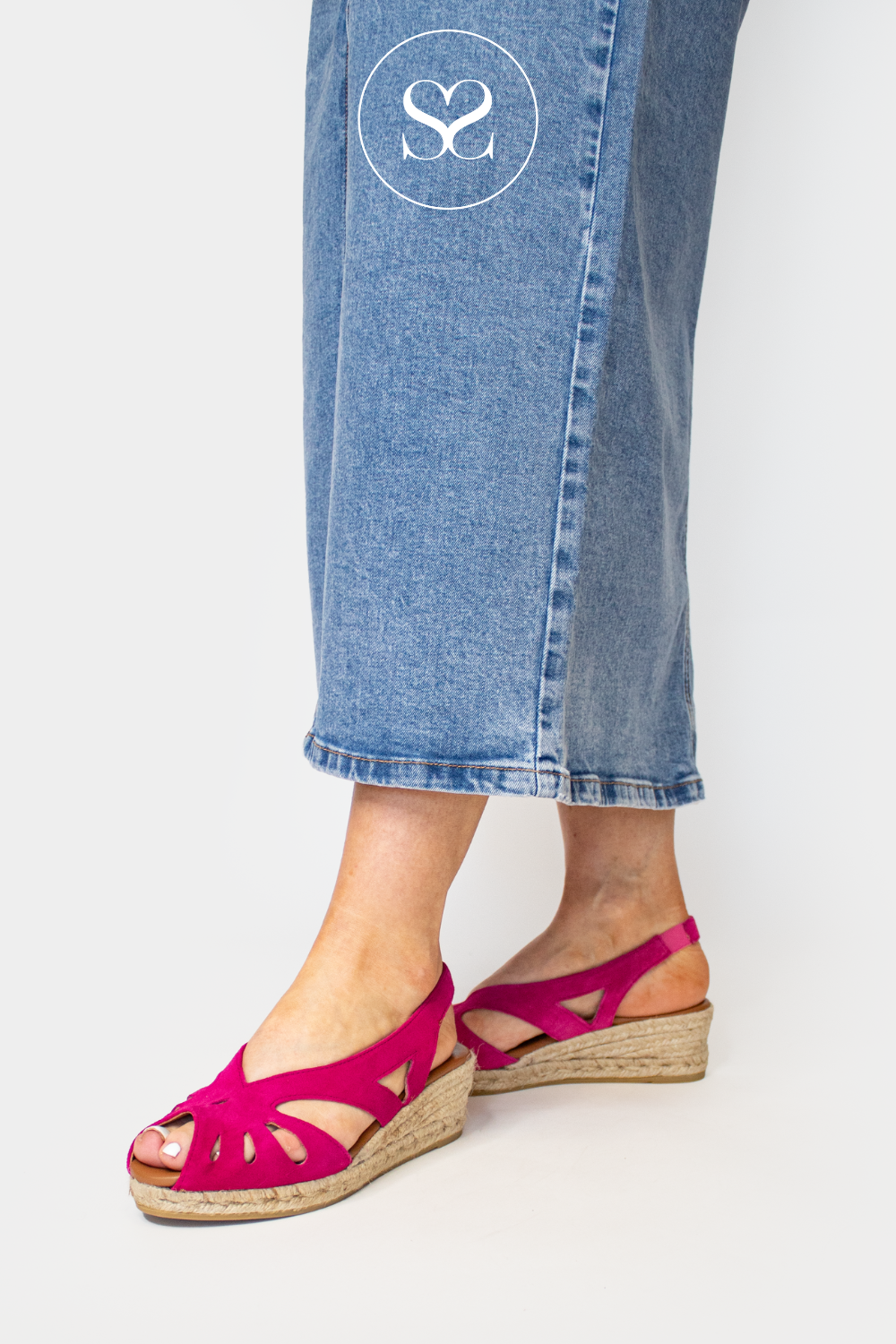 VIGUERA 2123 PINK SUEDE LOW HEEL WEDGE SANDALS WITH ELASTICATED SLINGBACK STRAP AND CUT OUT DETAILING AND A PEEPTOE